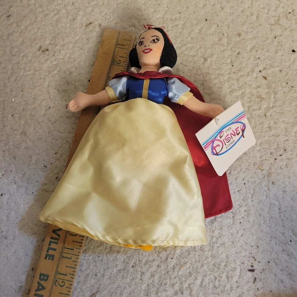 The Disney Store Princess Snow White 10